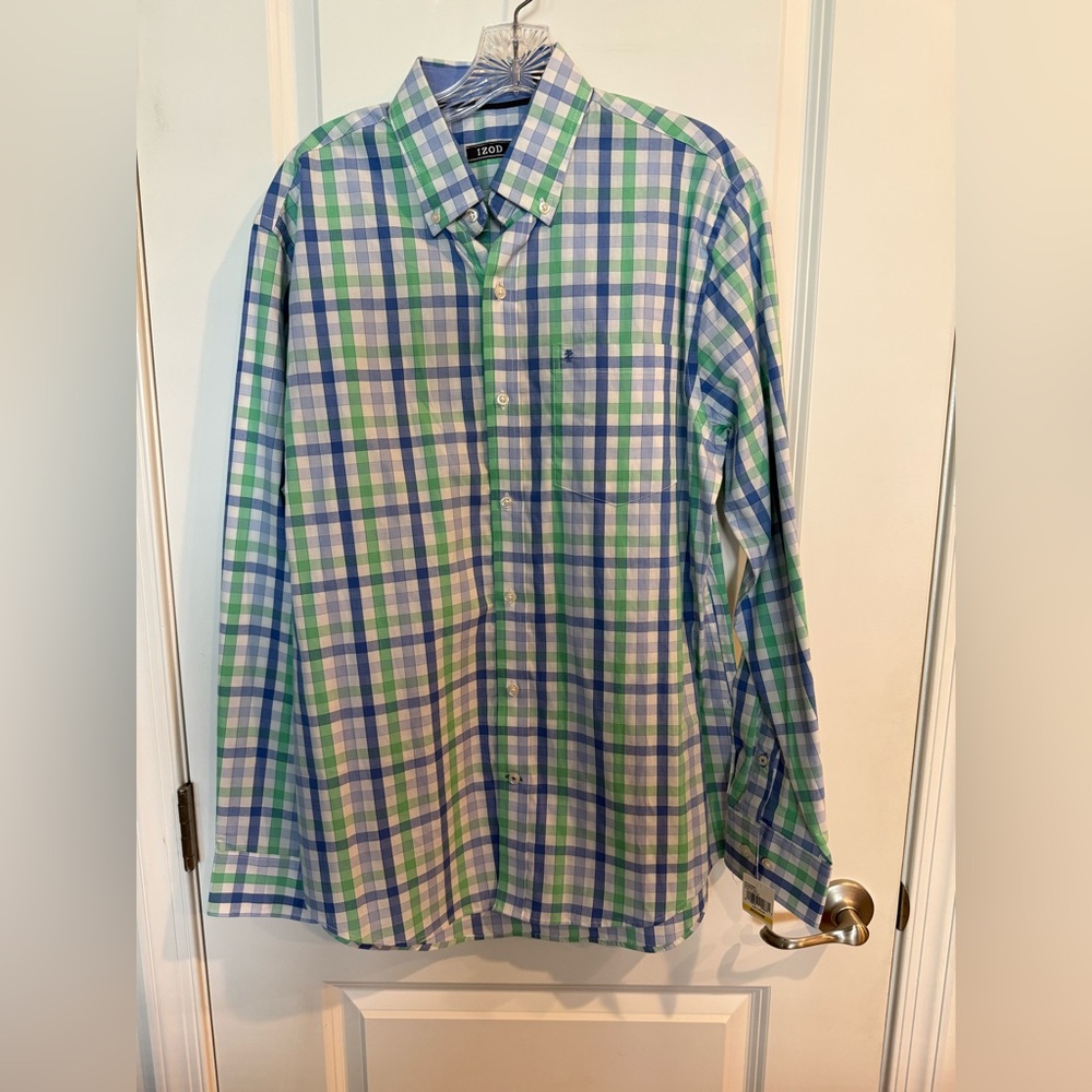IZOD Casual Button Down Shirt Men’s Size Medium
